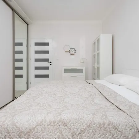 Modern & Bright Promenada Park Mokotow By Renters * 바르샤바