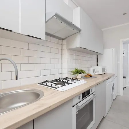 Apartment Modern & Bright Promenada Park Mokotow By Renters